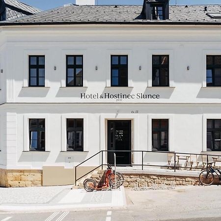 Hotel A Hostinec Slunce Osecna Bagian luar foto