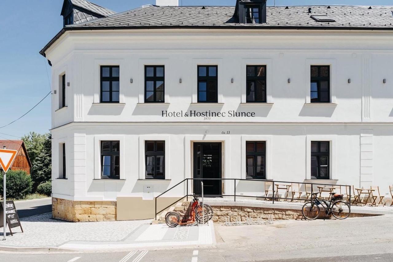 Hotel A Hostinec Slunce Osecna Bagian luar foto