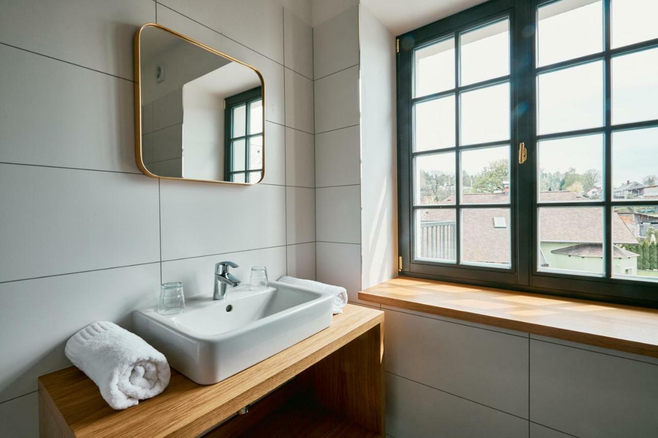 Hotel A Hostinec Slunce Osecna Bagian luar foto
