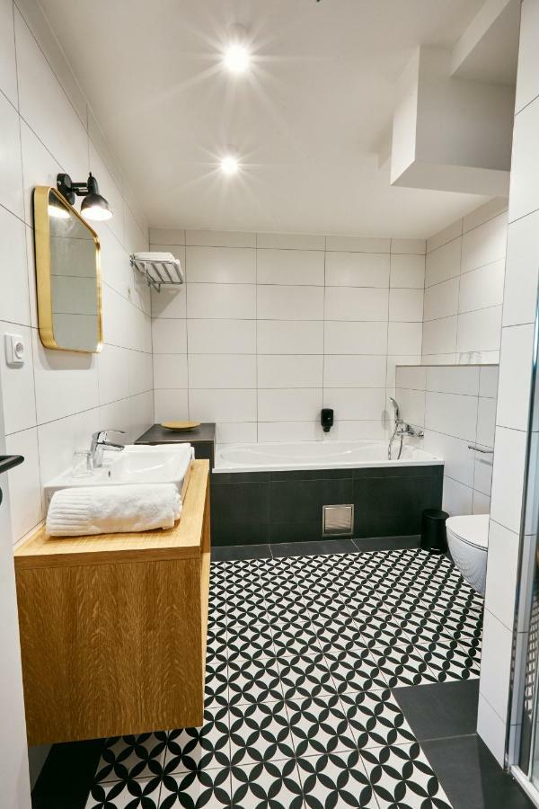 Hotel A Hostinec Slunce Osecna Bagian luar foto