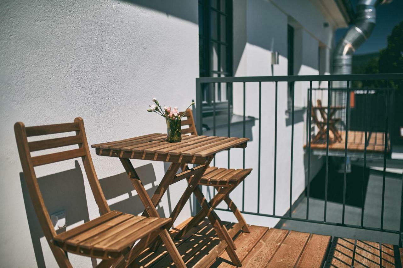 Hotel A Hostinec Slunce Osecna Bagian luar foto