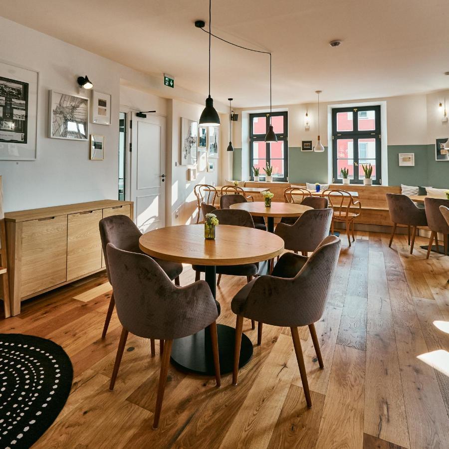 Hotel A Hostinec Slunce Osecna Bagian luar foto