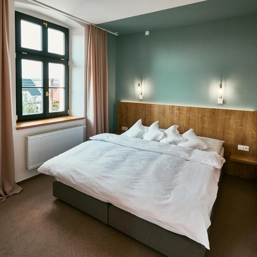 Hotel A Hostinec Slunce Osecna Bagian luar foto