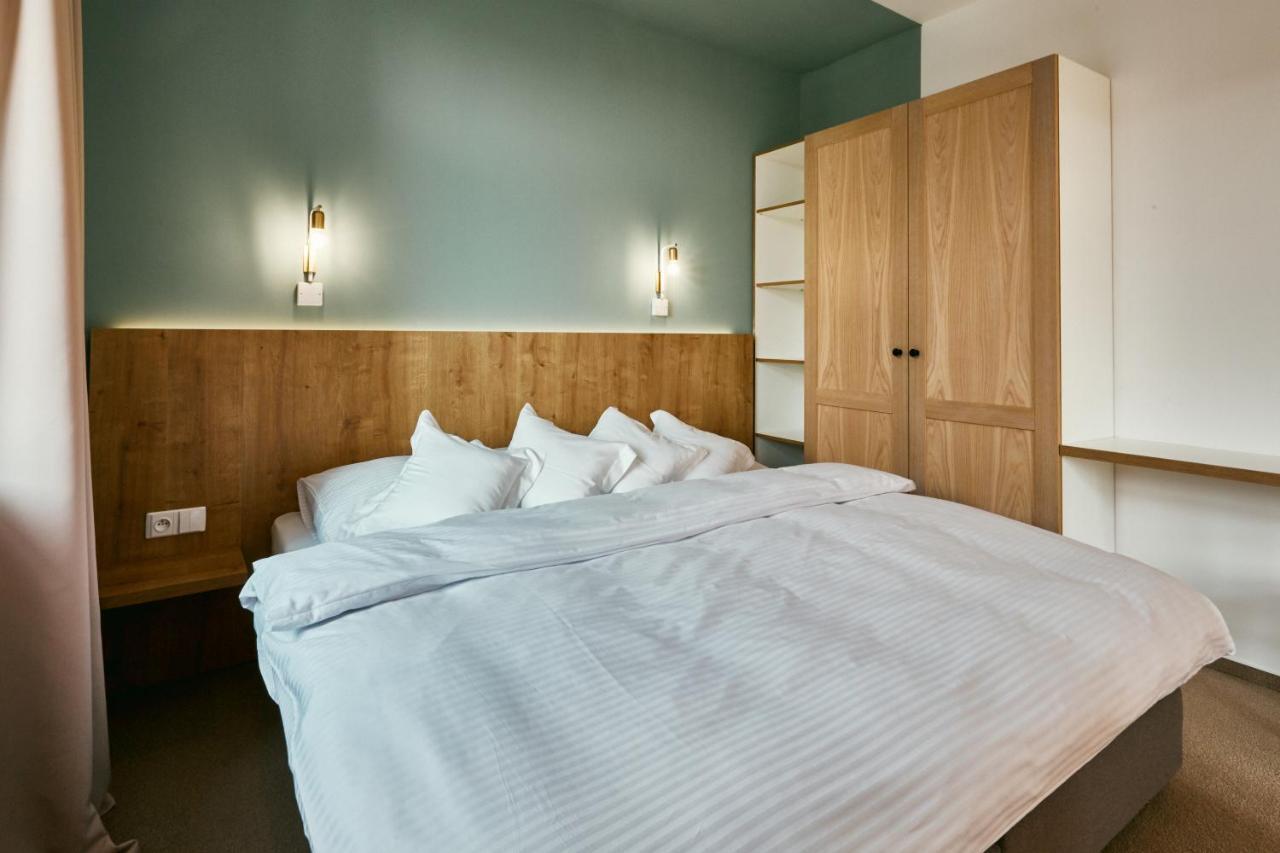 Hotel A Hostinec Slunce Osecna Bagian luar foto
