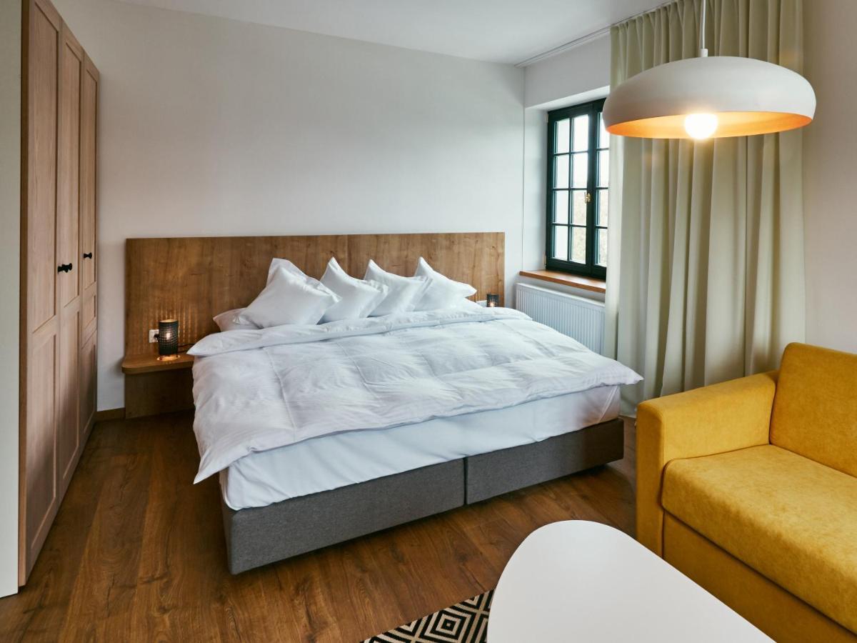 Hotel A Hostinec Slunce Osecna Bagian luar foto