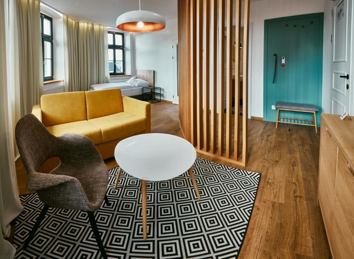 Hotel A Hostinec Slunce Osecna Bagian luar foto